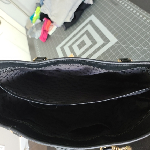 Michael kors black zip top tote fits 13" laptop gold hardware smooth leather - Picture 6 of 16
